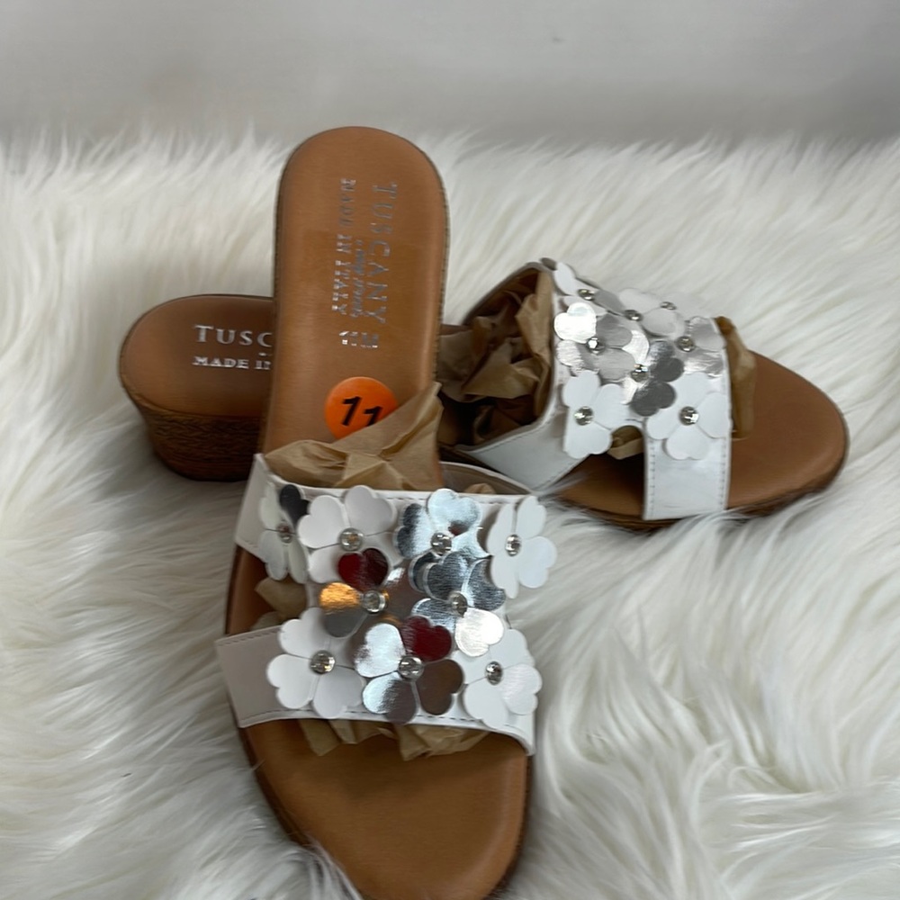 Women’s Tuscany easy street short wedge sandals SZ 11M WHT/Silver flowers NWT
